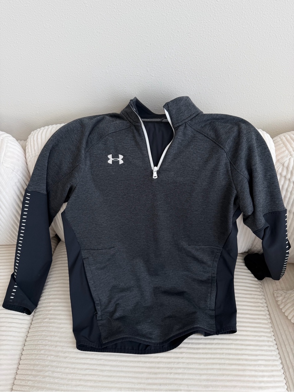 Under Armour Men’s Dark Gray & Black Quarter-Zip Pullover